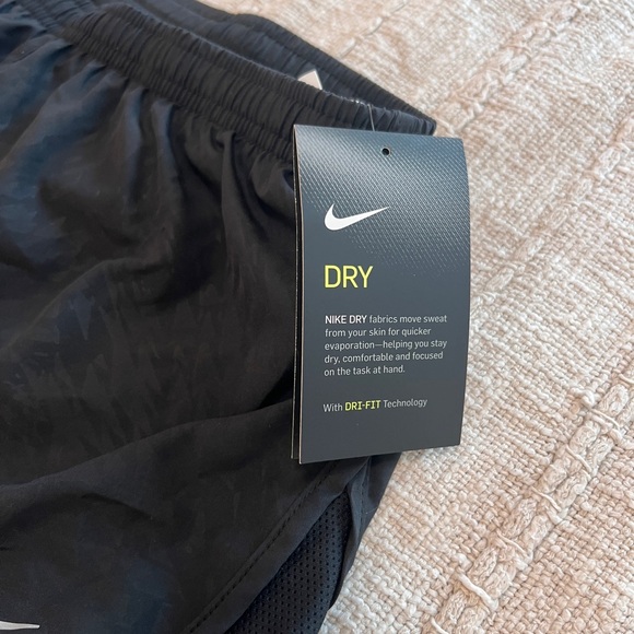 Nike Dry Running Shorts (2) Peach Black NWT Medium - Picture 6 of 8